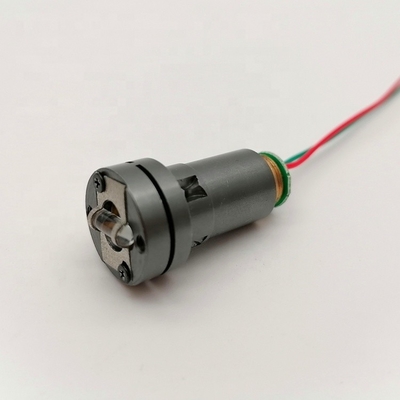 Módulo láser de línea de 555 nm para una corriente de funcionamiento máxima de 430 mA en aplicaciones industriales